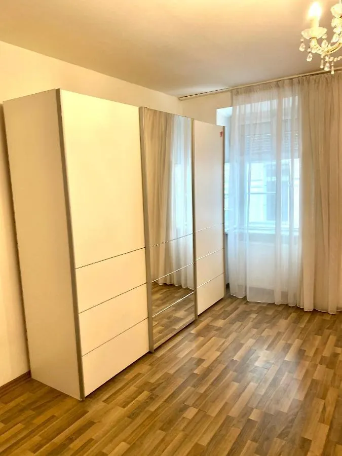 Apartment Opera Viena 0*,  Austria